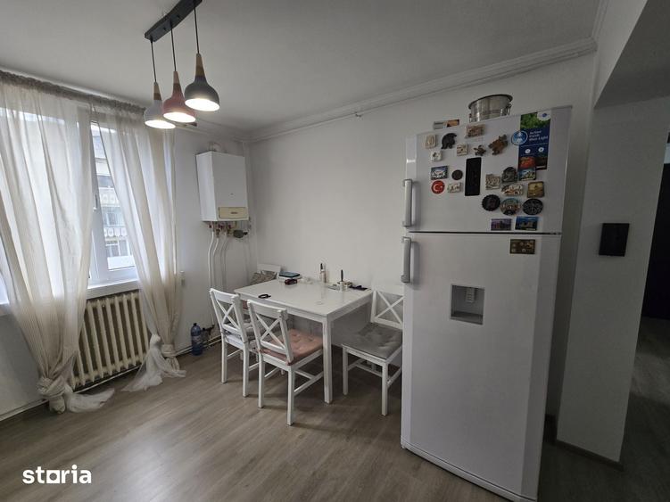 Apartament cu 4 camere în Mărăței