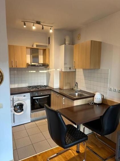 Apartament cu 3 camere semidecomandat, mobilat în Dristor
