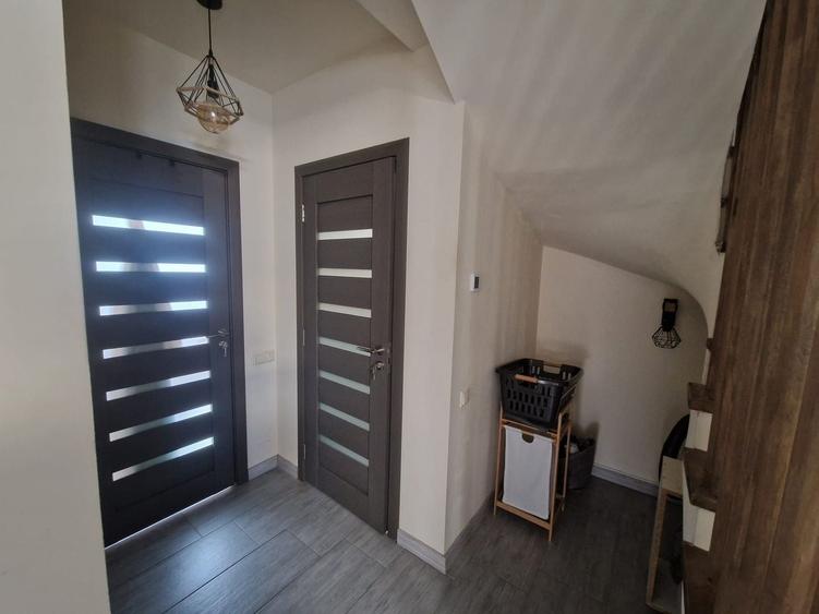 Duplex cu 5 camere cu Canalizare în Dezmir