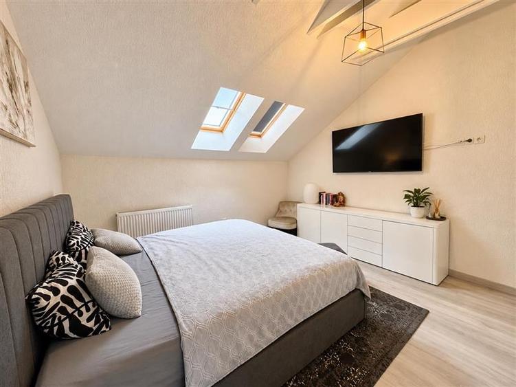 Penthouse cu 3 camere decomandat, mobilat în Unirii
