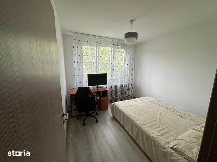 Apartament cu 3 camere semidecomandat în Giurgiului