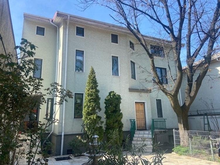 Casă individuală cu 10 camere cu Canalizare în Șura Mare