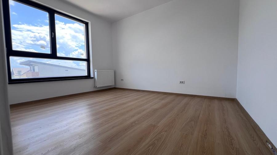 Apartament cu 4 camere decomandat în Bragadiru