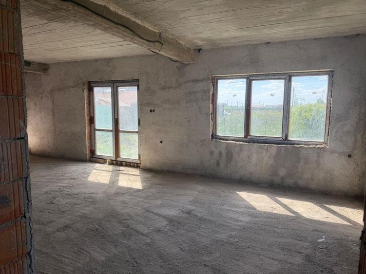 Casă cu 4 camere cu Teren 500 Mp în Mândruloc