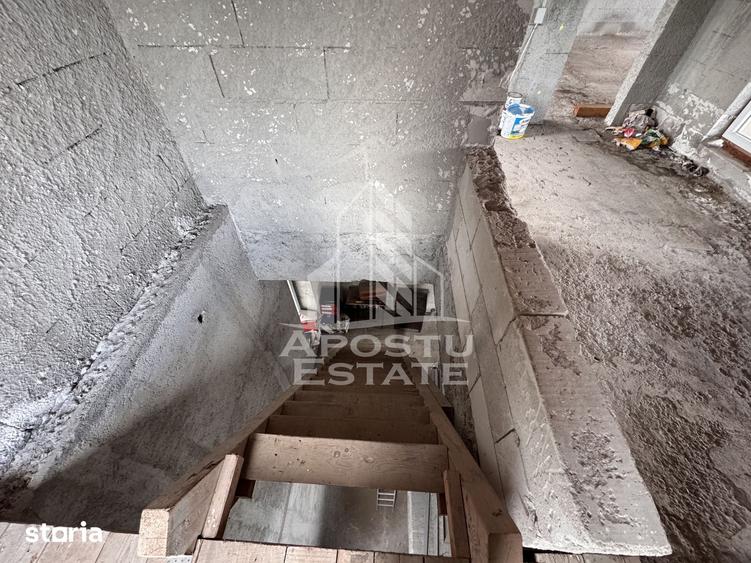 Casă cu 7 camere cu Teren 1080 Mp în Peștișu Mare