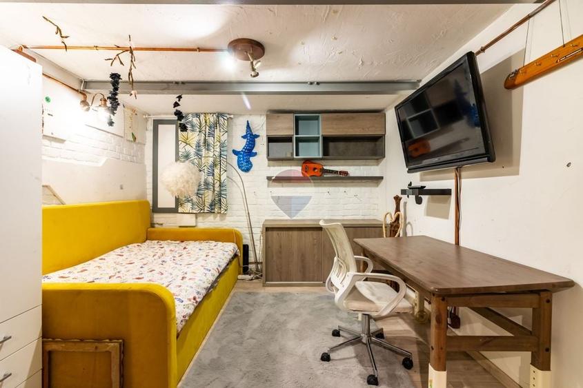 Apartament cu 4 camere semidecomandat, mobilat în Turda