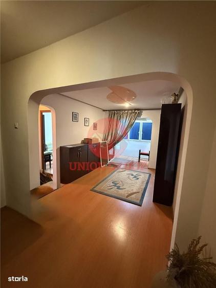 Apartament cu 4 camere decomandat în Inel II