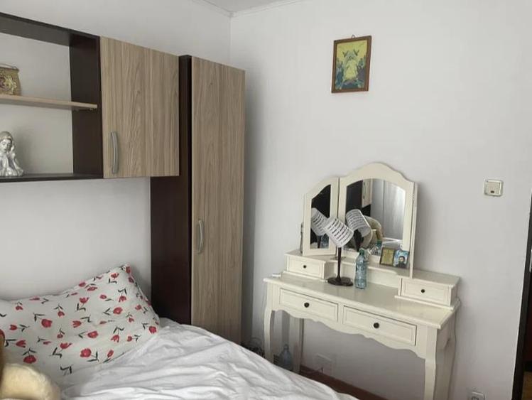 Apartament cu 3 camere semidecomandat, mobilat în Zimbru