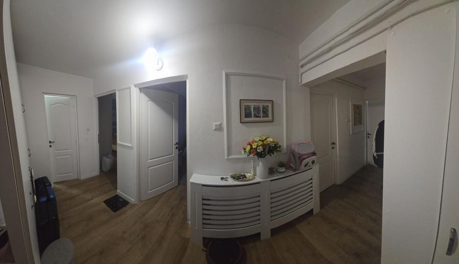 Apartament cu 3 camere decomandat în Sud