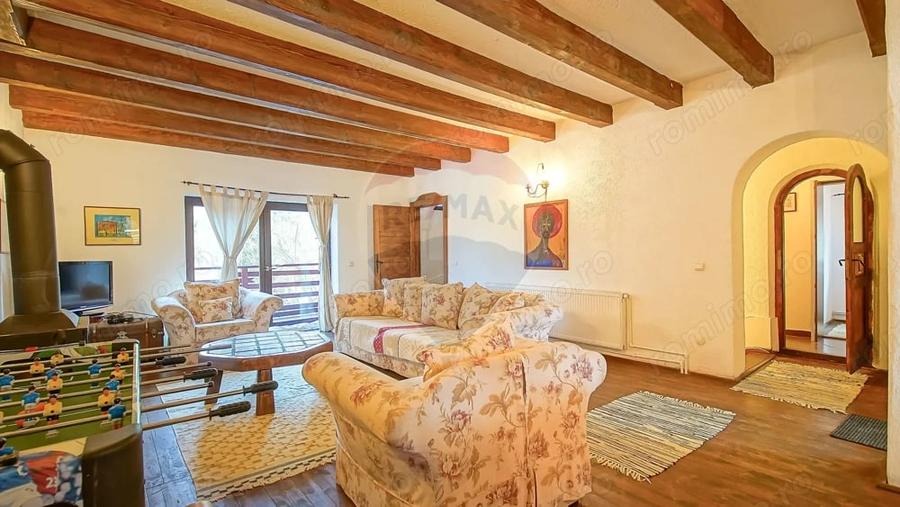 Casă cu 16 camere cu Teren 1368 Mp în Timișu de Sus