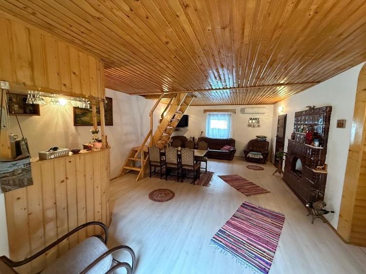 Casă cu 3 camere în Pietroasa