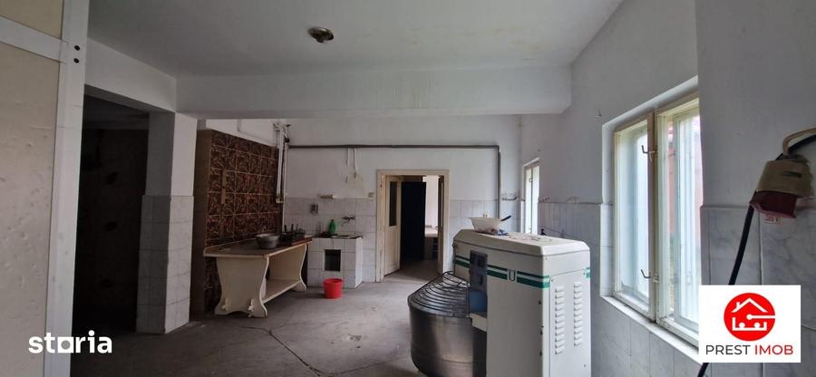 Casă cu 6 camere cu Teren 1618 Mp în Ernei