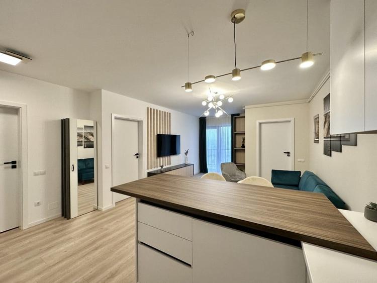 Apartament cu 3 camere semidecomandat, mobilat în Zorilor