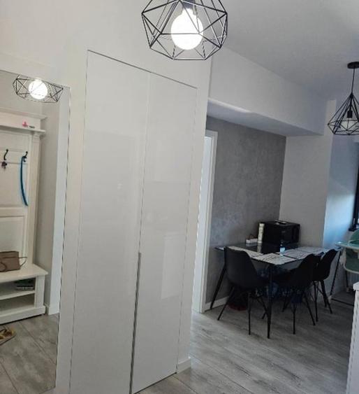 Apartament cu 2 camere decomandat, mobilat în Central