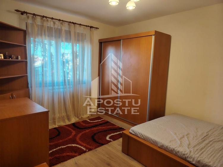 Apartament cu 3 camere decomandat, mobilat în P-ța Unirii
