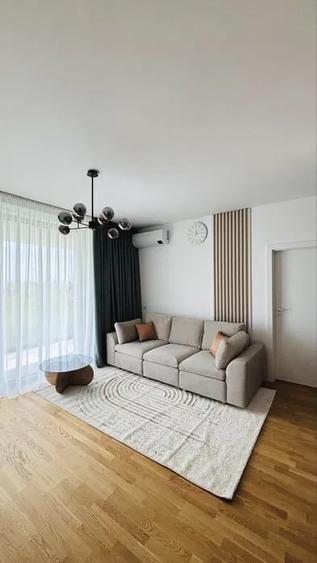 Apartament cu 3 camere semidecomandat în Băneasa