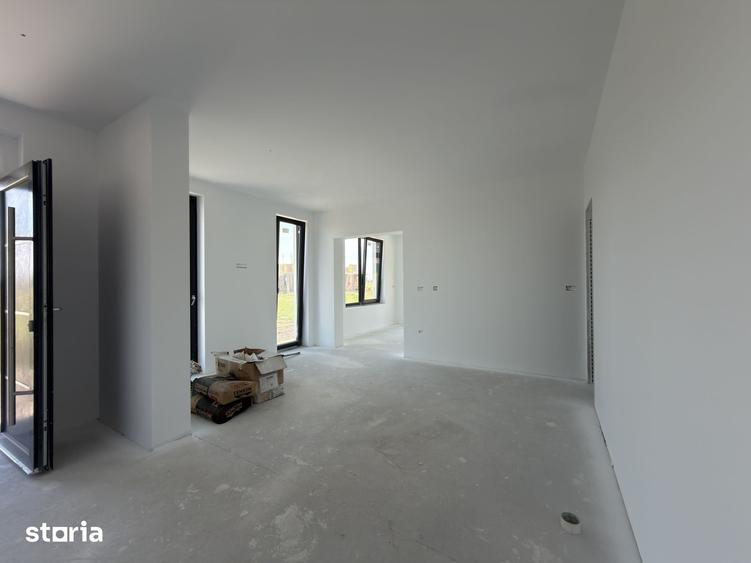 Casă cu 5 camere cu Teren 277.5 Mp în Bucovina