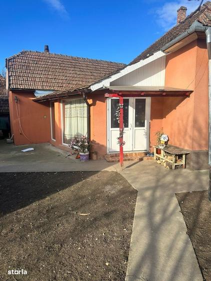 Casă cu 4 camere în Nisipeni