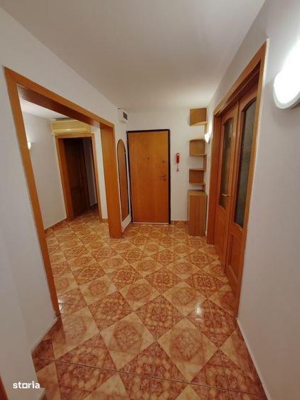 Apartament cu 4 camere decomandat, mobilat în Titan