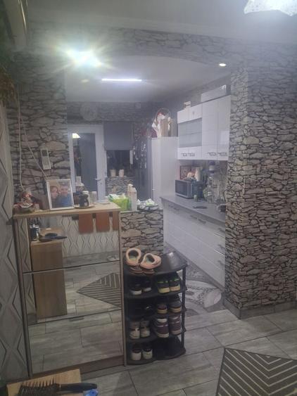 Apartament cu 4 camere semidecomandat în Zboiu
