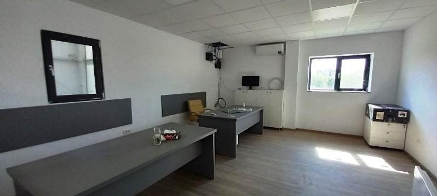 Spațiu industrial, de 1,000 mp, în Central