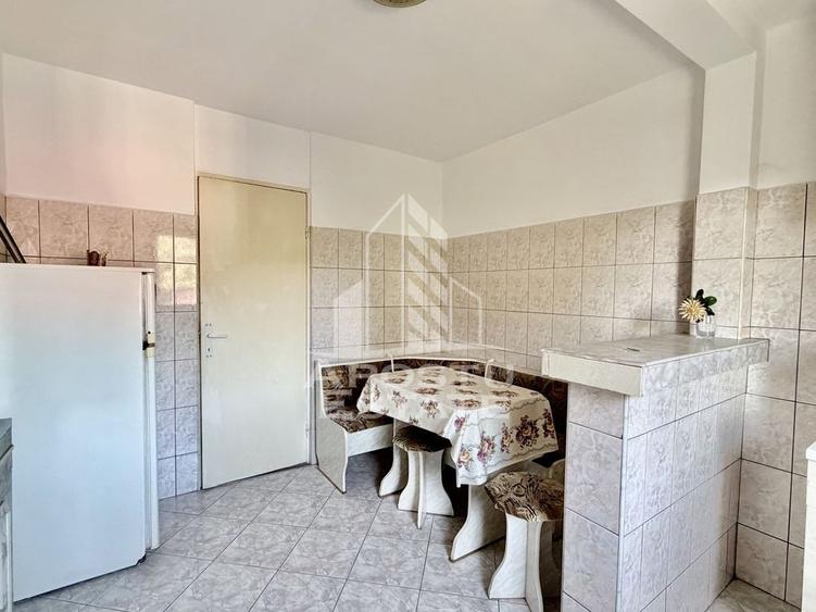Apartament cu 3 camere decomandat, mobilat în Central
