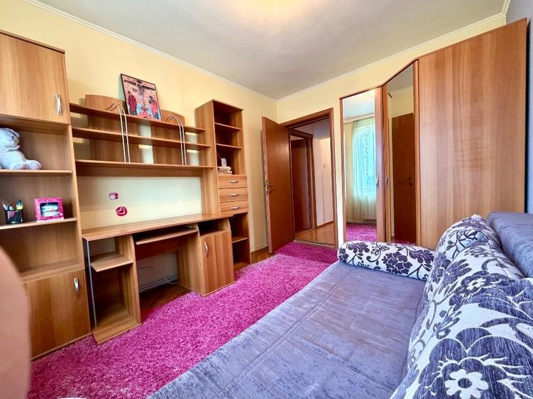 Apartament cu 3 camere decomandat, mobilat în Ultracentral