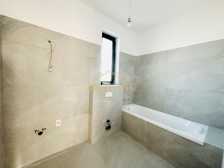 Duplex cu 4 camere cu Canalizare în Utvin