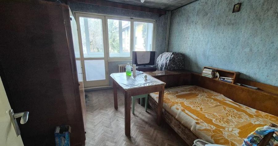 Apartament cu 3 camere semidecomandat în Astra