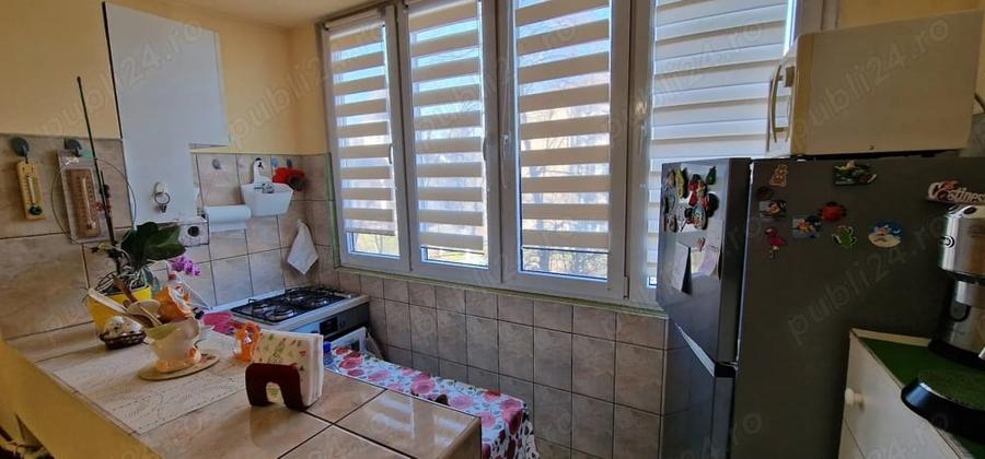 Apartament cu 3 camere semidecomandat în Rogerius