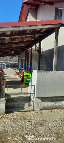 Casă cu 4 camere cu Teren 5000 Mp în Suseni