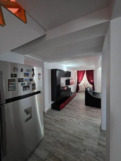 Casă individuală cu 5 camere cu Canalizare în Amara