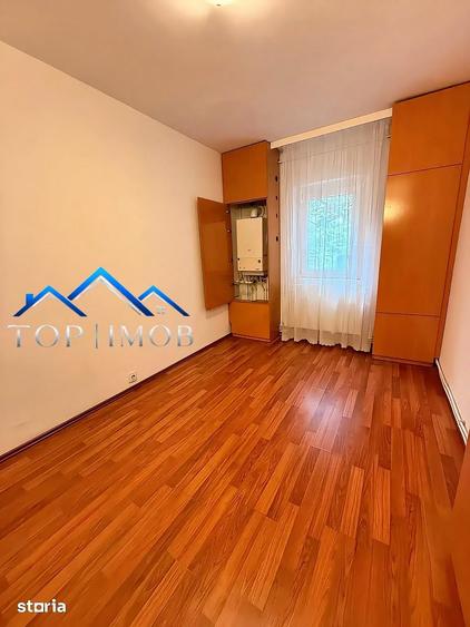 Apartament cu 3 camere semidecomandat în Mioriței