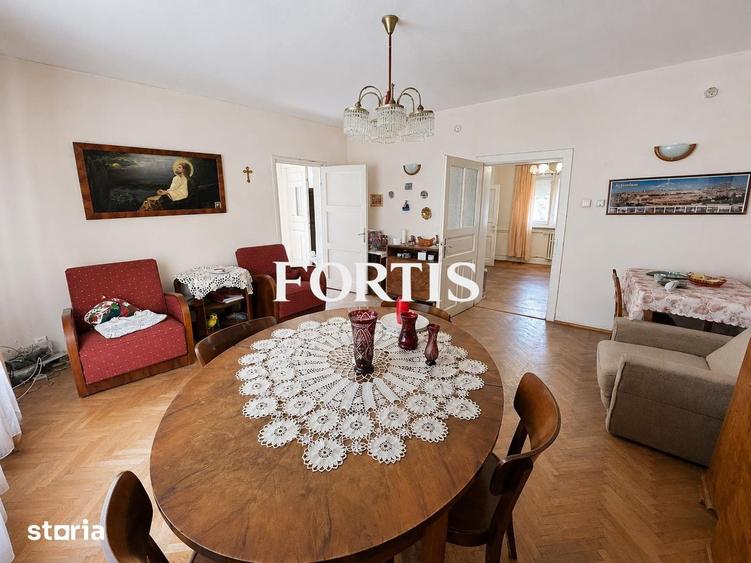 Casă cu 5 camere cu Teren 400 Mp în Central