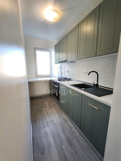 Apartament cu 3 camere semidecomandat în Decebal