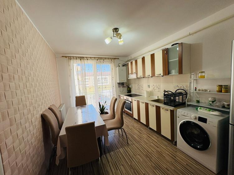 Apartament cu 3 camere decomandat, mobilat în Florești