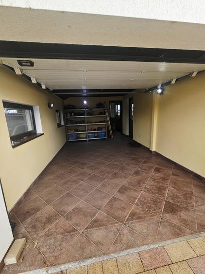 Casă individuală cu 8 camere cu Garaj în Strejnicu
