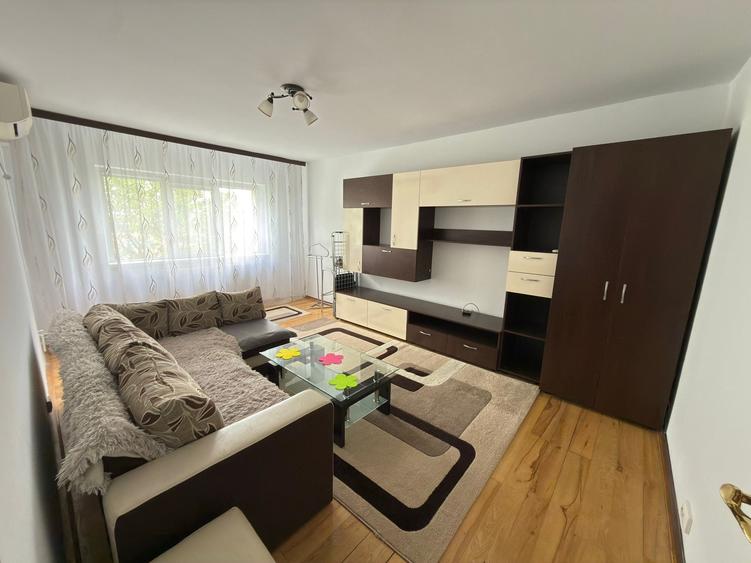 Apartament cu 2 camere decomandat în Girocului