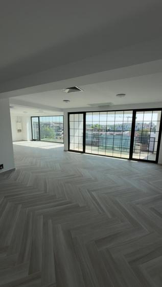 Apartament cu 3 camere semidecomandat în Iancu Nicolae