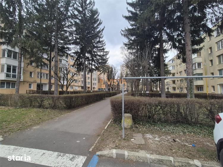 Apartament cu 3 camere semidecomandat în Astra