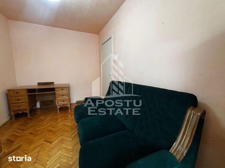 Apartament cu 3 camere semidecomandat, mobilat în Central