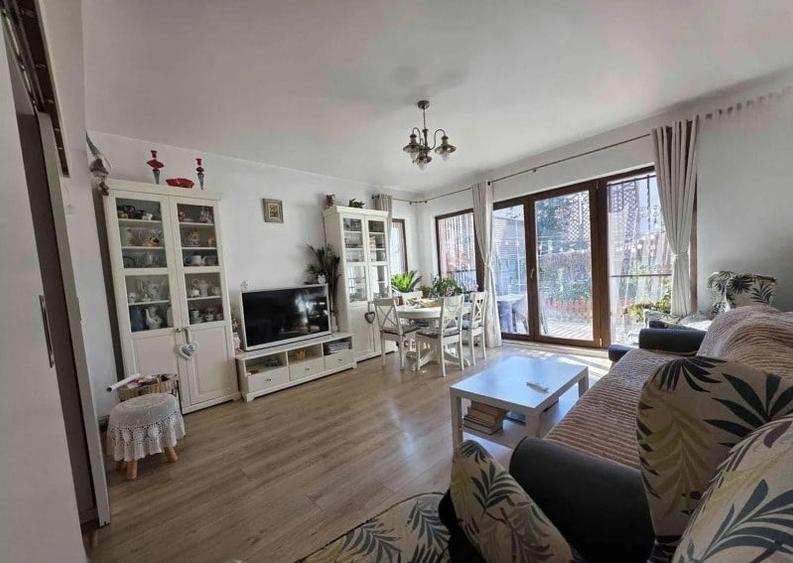 Casă cu 5 camere cu Teren 240 Mp în Barbu Văcărescu
