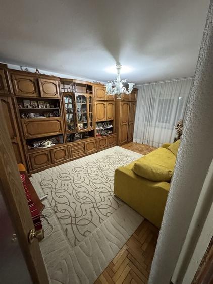 Apartament cu 3 camere decomandat în Obcini