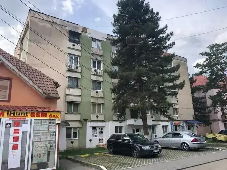 Garsonieră decomandată în Central