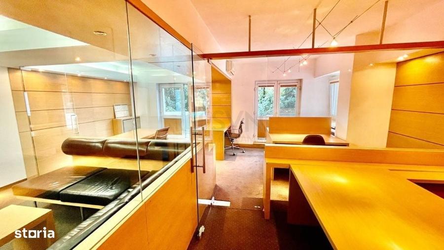 Apartament cu 4 camere, mobilat în Romană