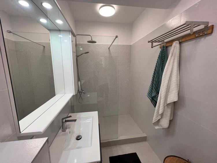 Apartament cu 3 camere decomandat în Băneasa