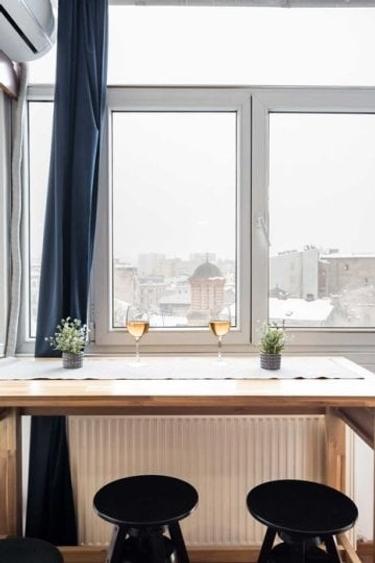 Apartament cu 2 camere decomandat, mobilat în Lipscani