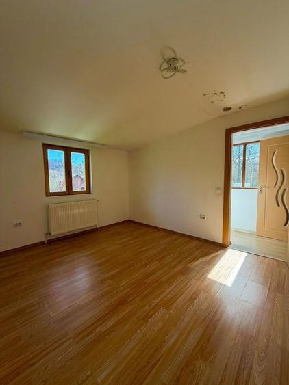 Casă cu 4 camere în Breaza de Sus