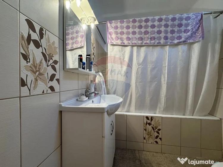 Casă cu 7 camere cu Teren 1026 Mp în Dârlos