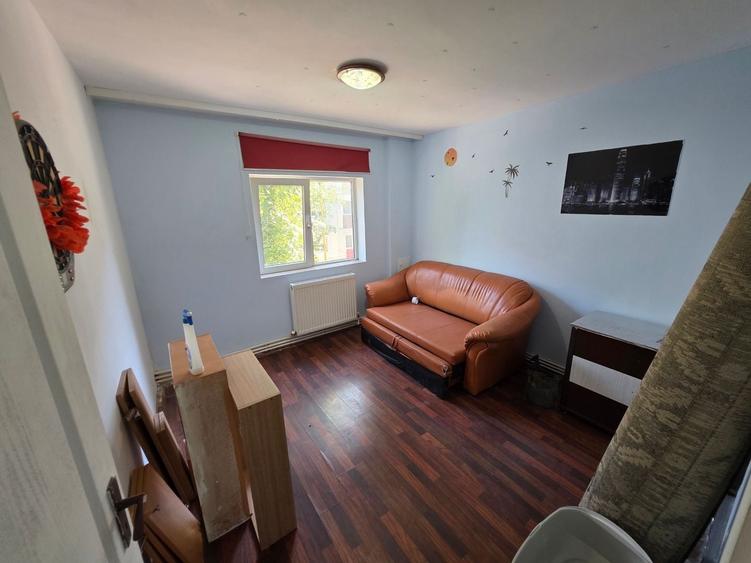 Apartament cu 2 camere decomandat în CET